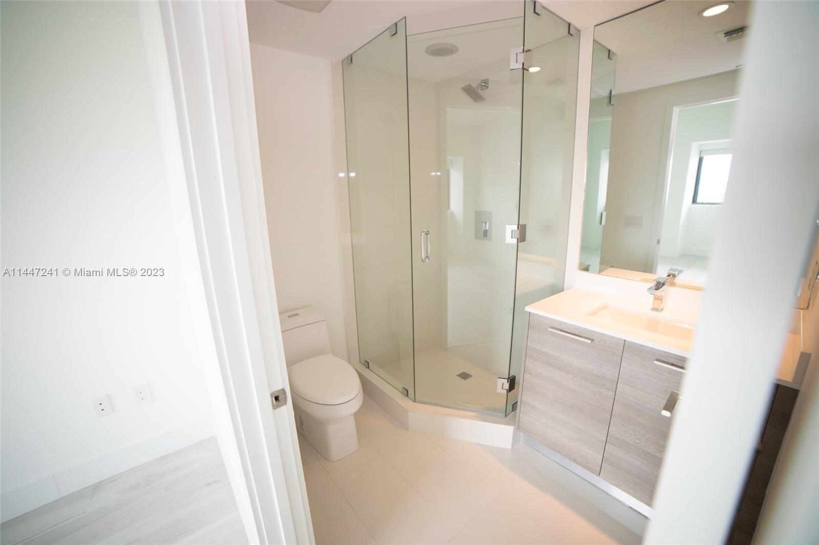 PARAISO BAY CONDO - Residential