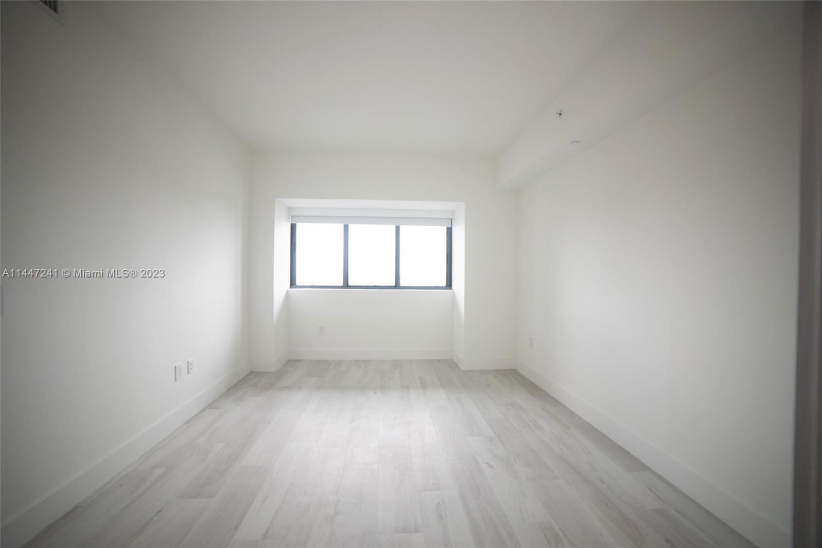 PARAISO BAY CONDO - Residential
