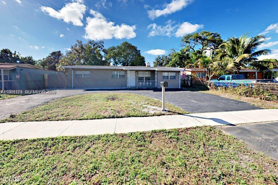 Incredible Investment and Large Family Home Generating NET $5,600/mo Rental Income Month to Month, NO HOA!!! True 5 bed, 3 bath home with Incredible Features: 2022 Roof, PVC Upgraded Plumbing & Panel, Renovated Kitchen & Bathrooms, Tile Throughout, and a Large Backyard with Huge Screened. Home is perfect for a buyer with a LARGE Family or looking to invest and make rental income right away with no hassle! Home is ideally located 2 min walk to Riverland Park, 95 highway, Major Shopping, Las Olas Downtown, dining, and hospitals within minutes. PROPERTY DIRECTLY BEHIND (1150 SW 24 Ave FTL) IS FOR SALE SAME OWNER GENERATING $6,450/mo for $599k!!! Heres your chance to OWN TWIN FOLIOS and Make $12,000+/mo, a 10% cap rate and BEST ON The Market Guaranteed!!!