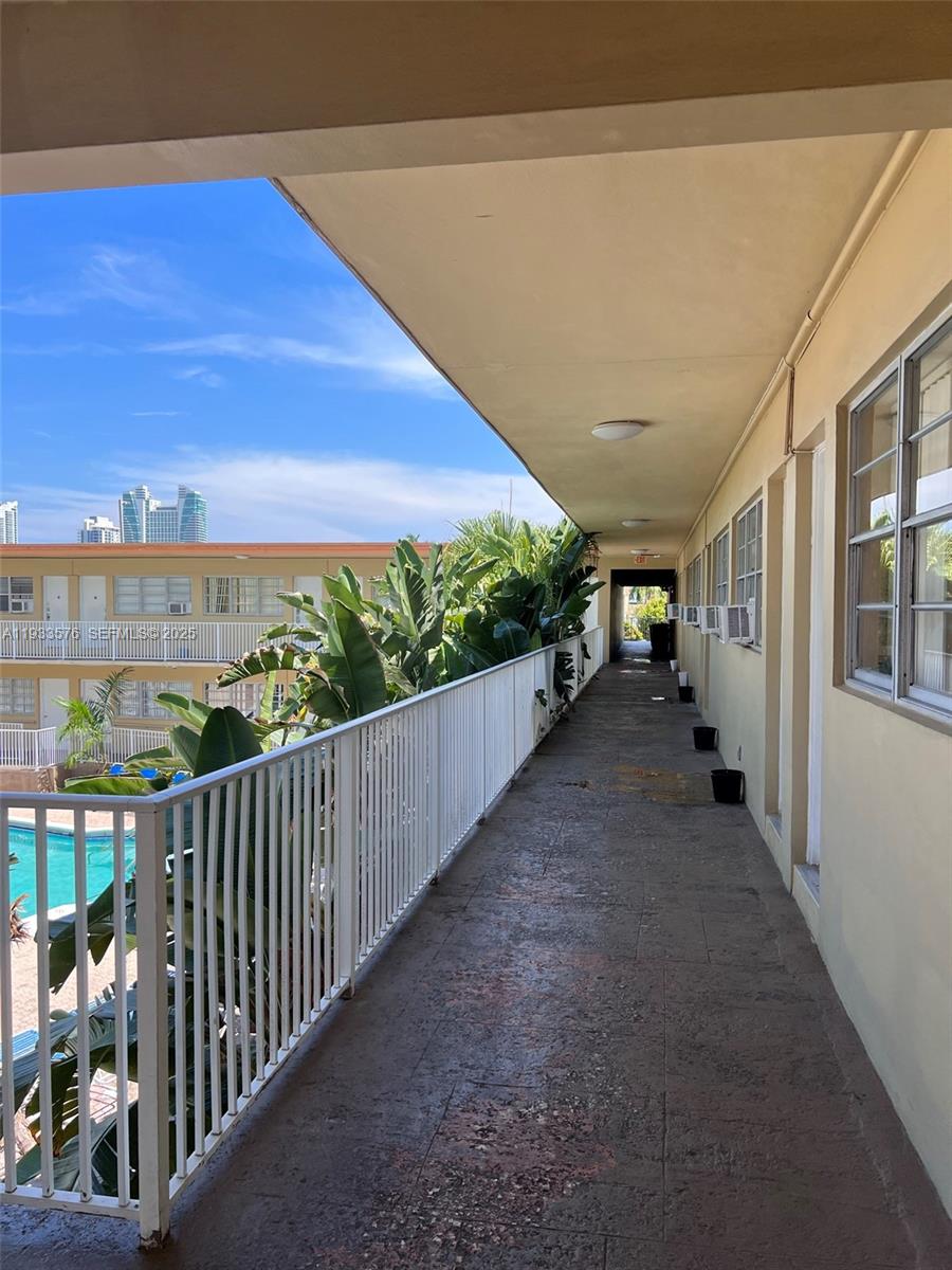 DIPLOMAT GOLF & RACQUET C - Residential