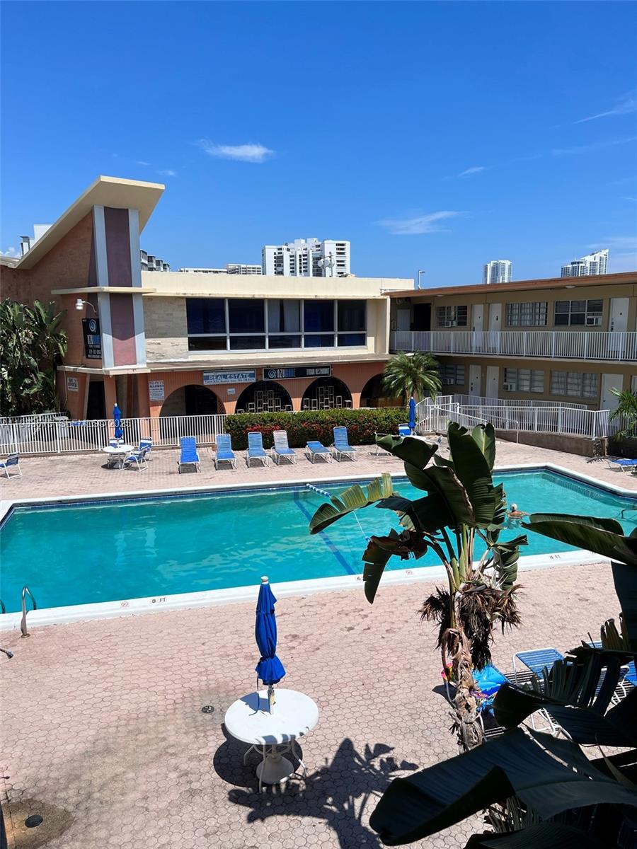 DIPLOMAT GOLF & RACQUET C - Residential