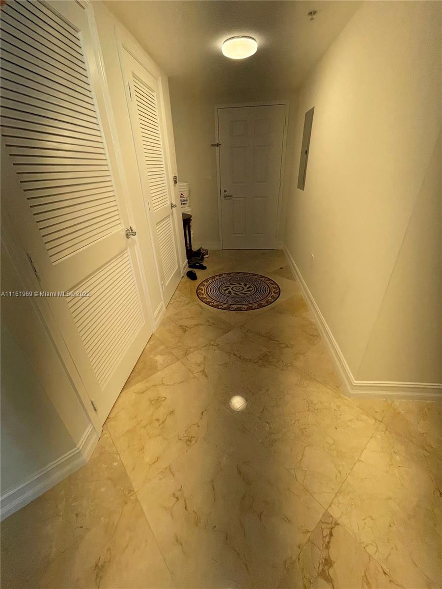 LA PERLA CONDO - Residential Lease