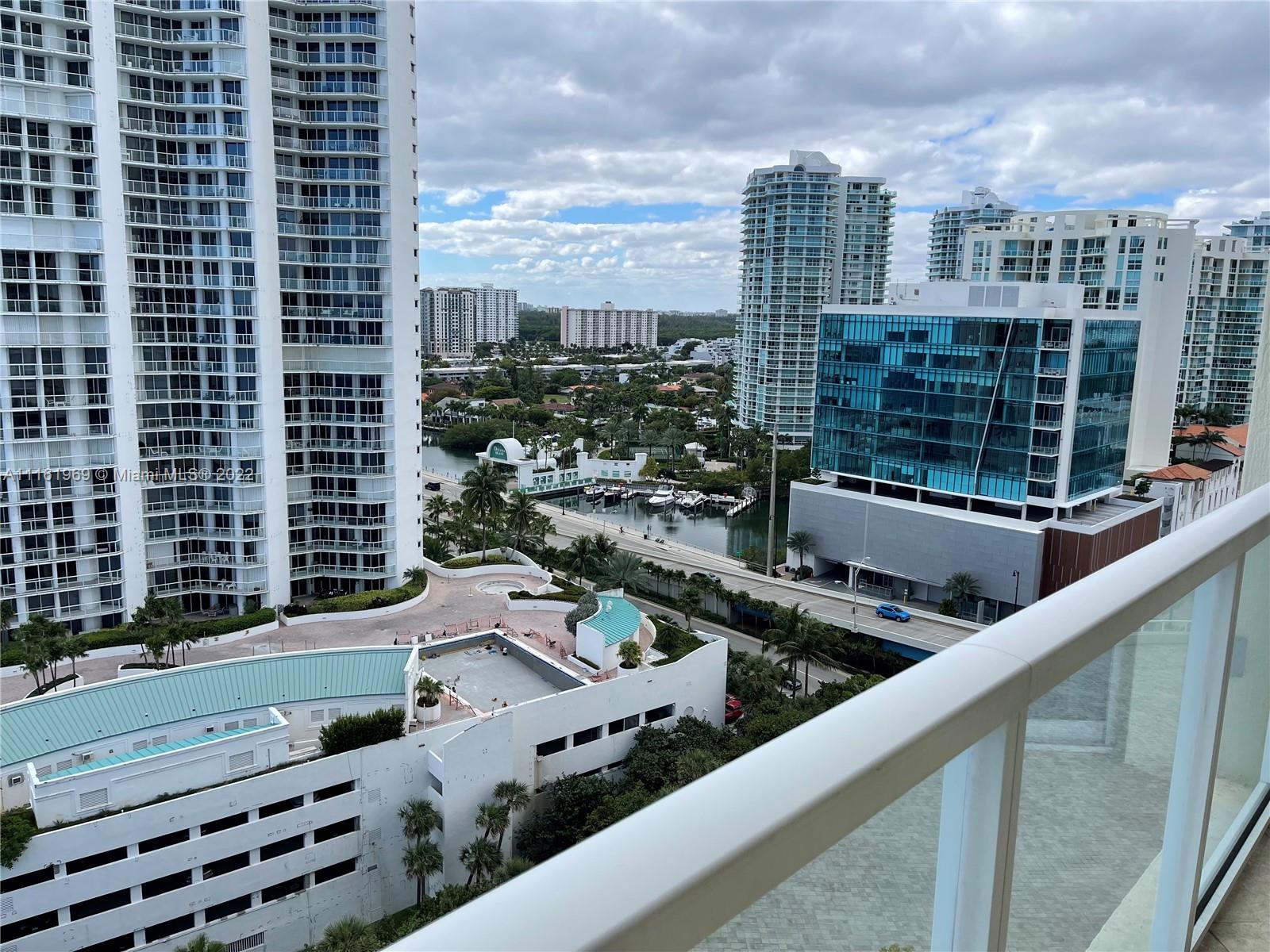 LA PERLA CONDO - Residential Lease