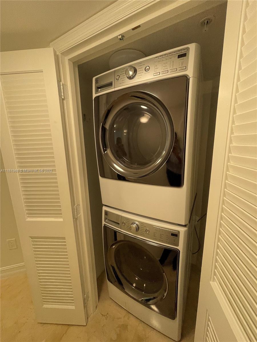 LA PERLA CONDO - Residential Lease