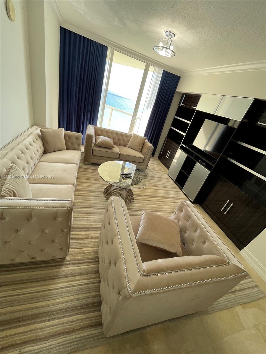 LA PERLA CONDO - Residential Lease