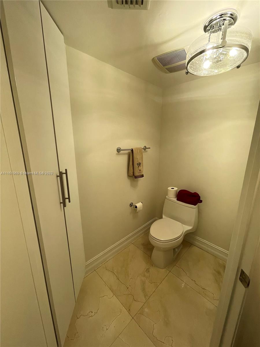 LA PERLA CONDO - Residential Lease