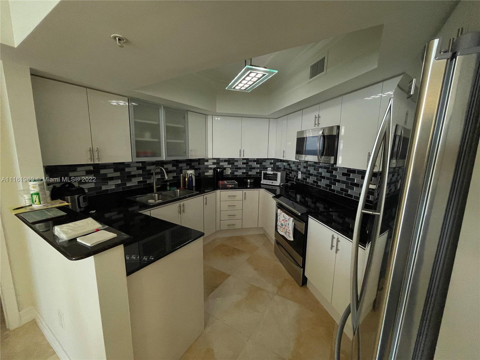 LA PERLA CONDO - Residential Lease