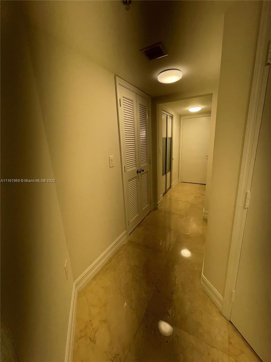 LA PERLA CONDO - Residential Lease