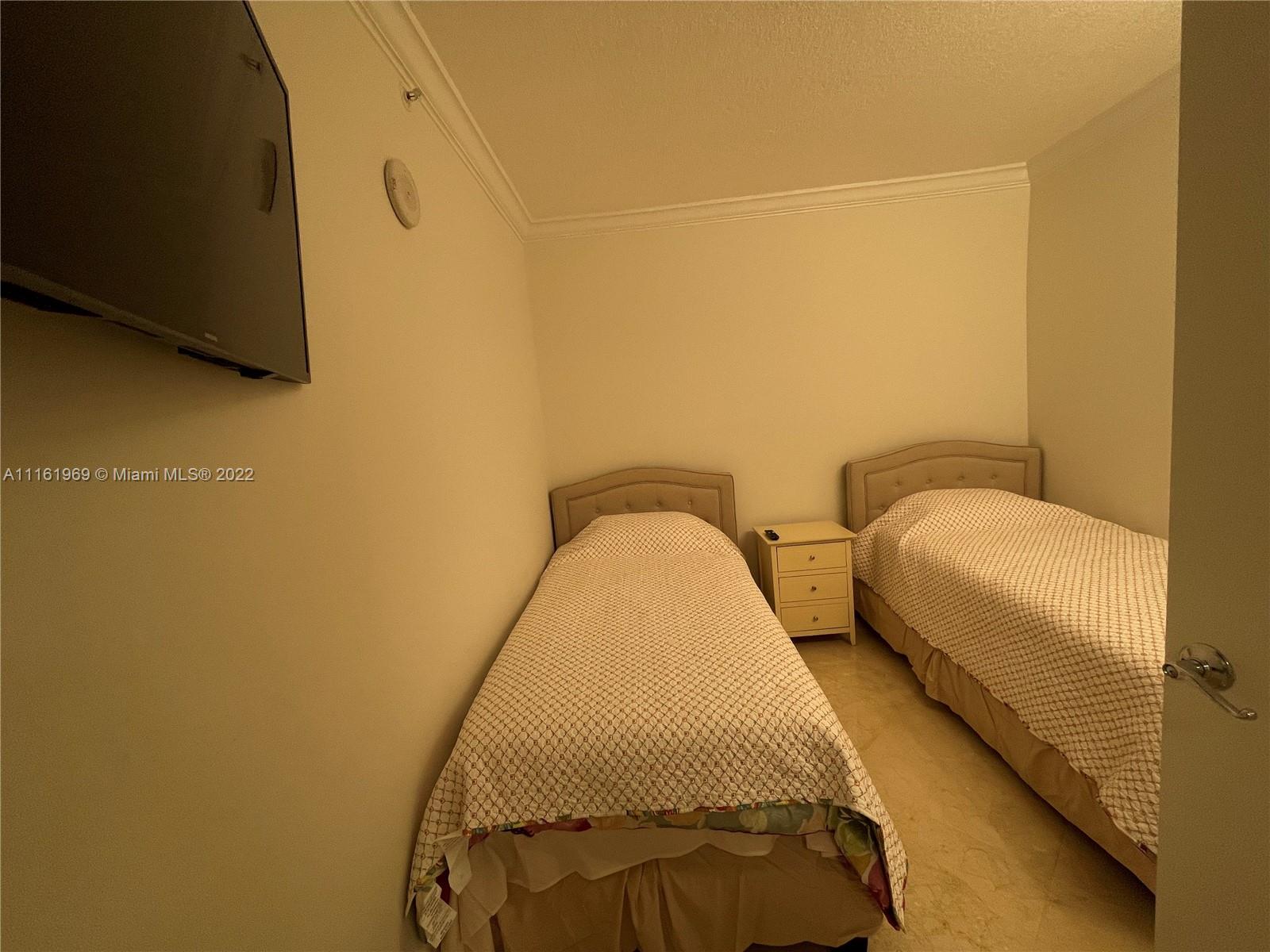 LA PERLA CONDO - Residential Lease