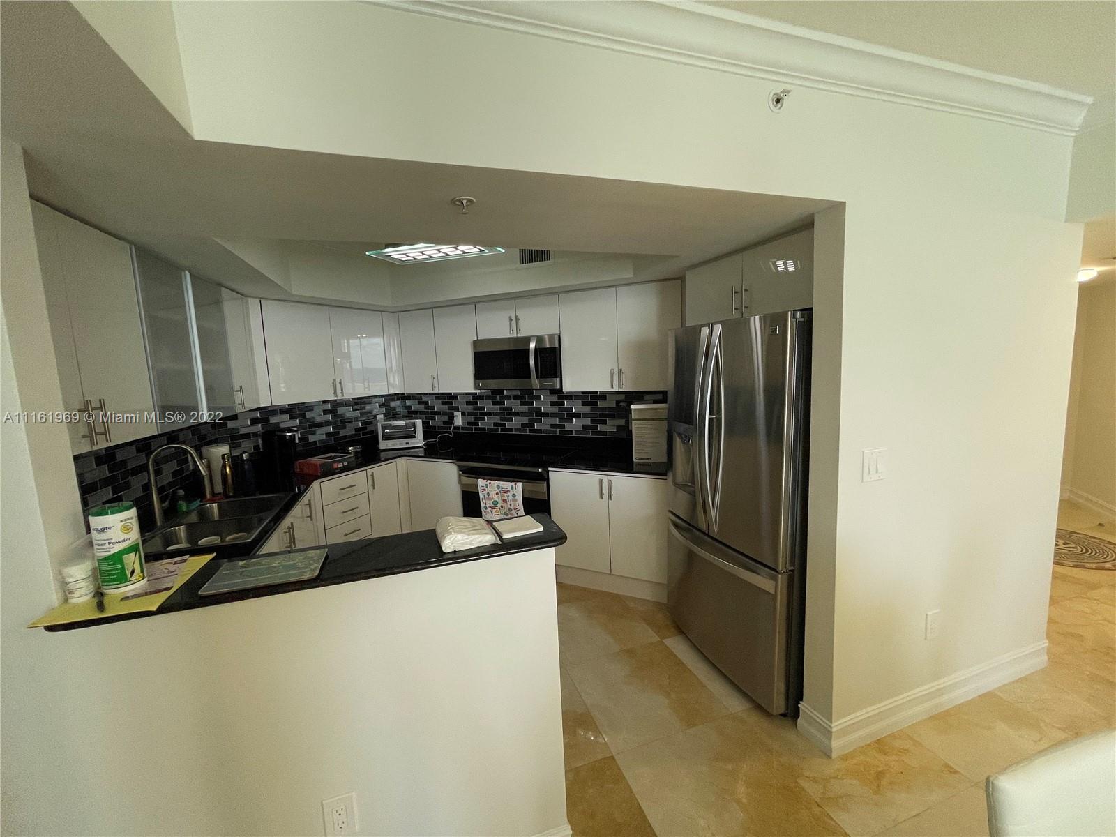 LA PERLA CONDO - Residential Lease