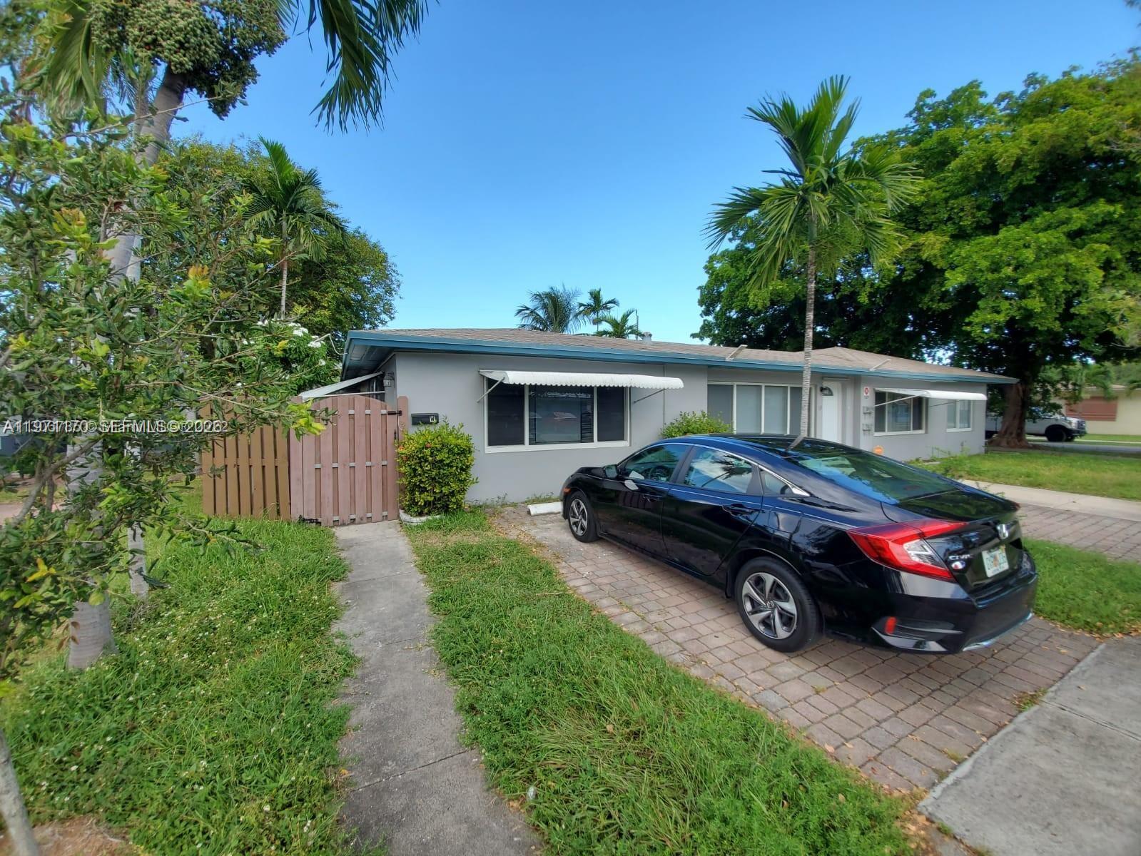 Location! Location! Location! Charming 2/1 in the best neighborhood in east Hallandale! Just walking distance from
restaurants and Gulf Stream park. Minutes from the beach. Enjoy this gorgeous apartment with Washer/Dryer in
unit and full kitchen in a lovely quiet area. New kitchen, tile floors and freshly painted!Tenant pays all utilities.