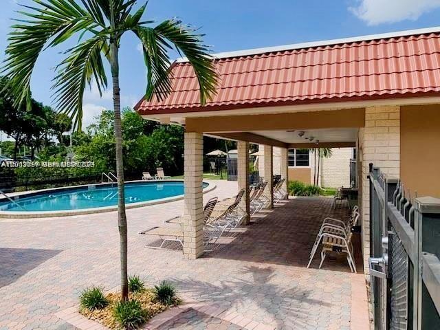 MANOR GROVE VILLAGE 1 CON - Residential