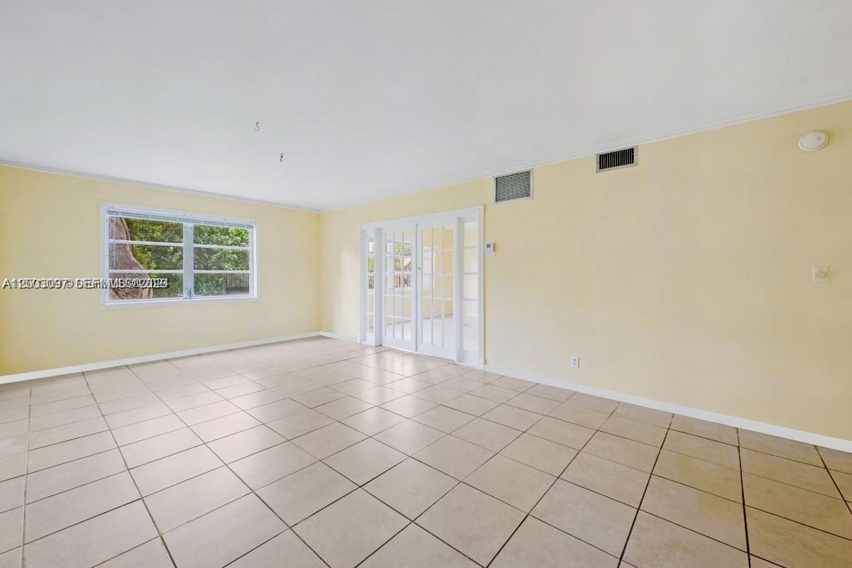 MANOR GROVE VILLAGE 1 CON - Residential