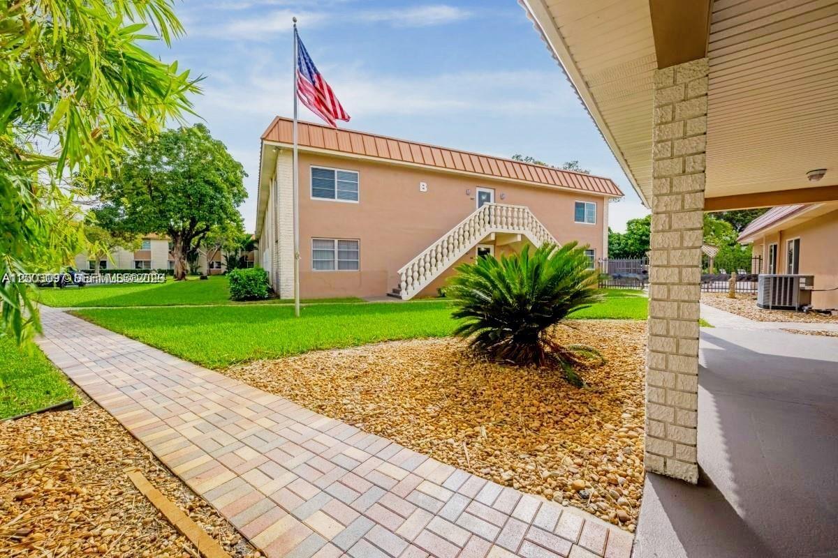 MANOR GROVE VILLAGE 1 CON - Residential