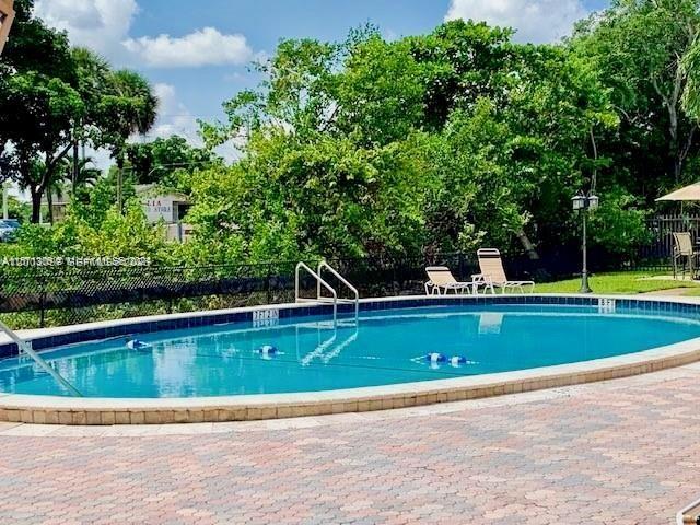 MANOR GROVE VILLAGE 1 CON - Residential