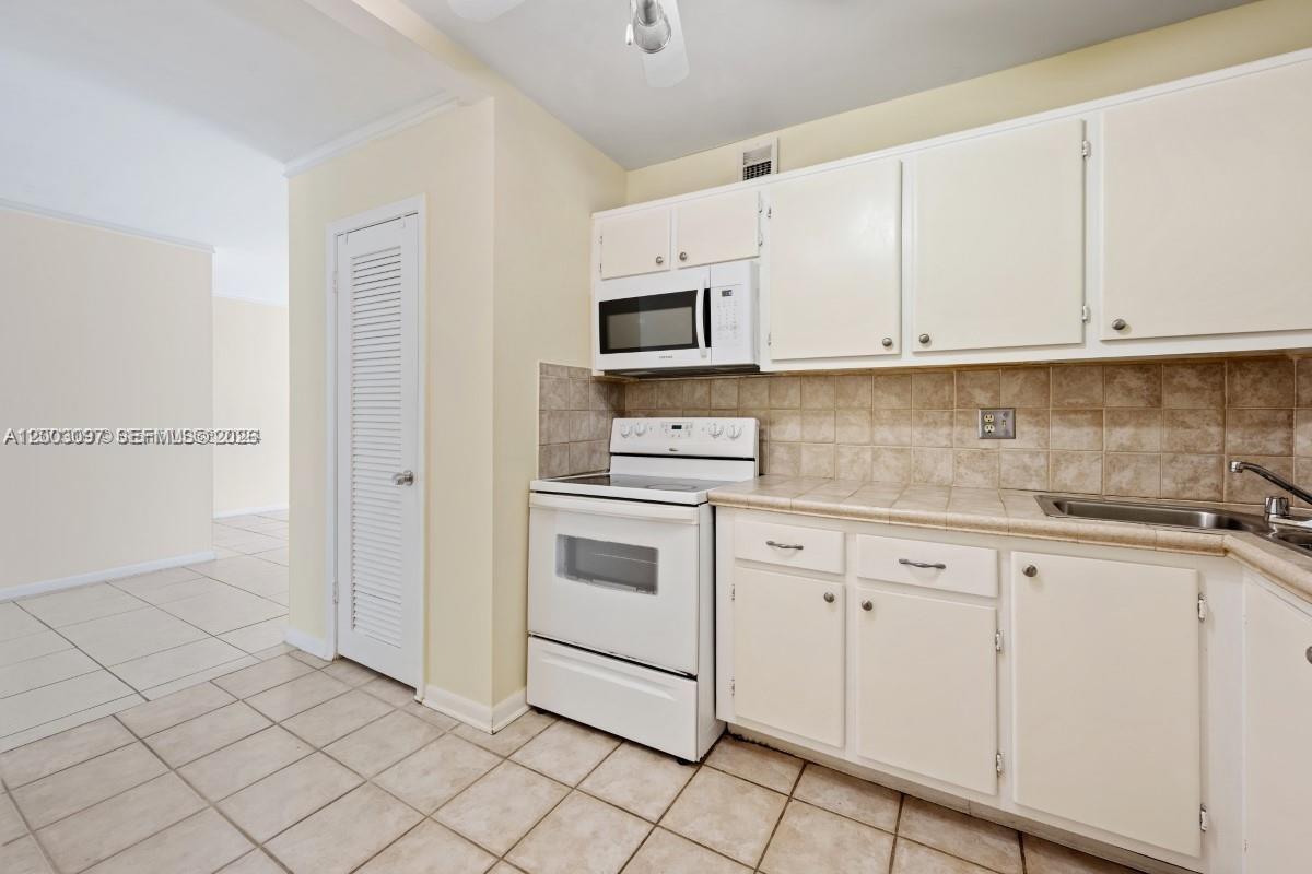 MANOR GROVE VILLAGE 1 CON - Residential