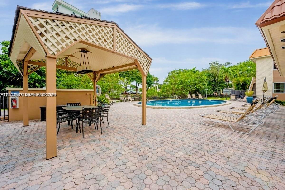 MANOR GROVE VILLAGE 1 CON - Residential