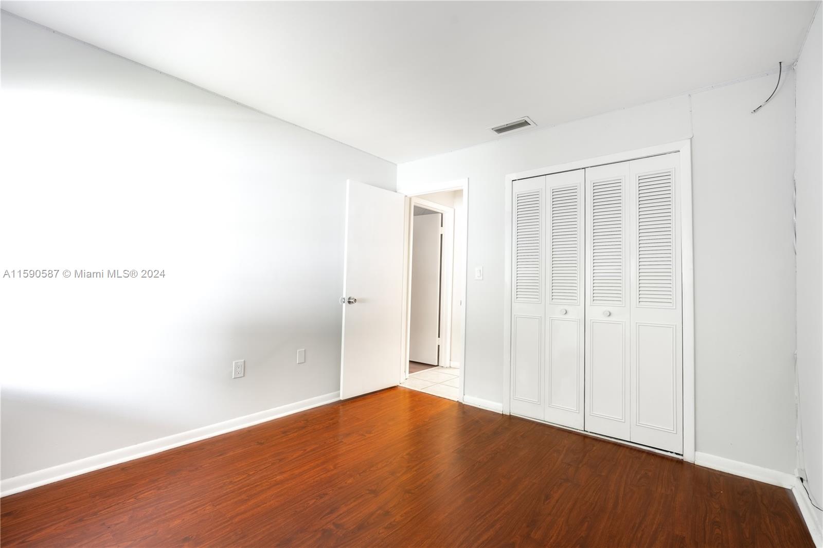 PARK VILLAS TOWNHOUSES SE - Residential Lease