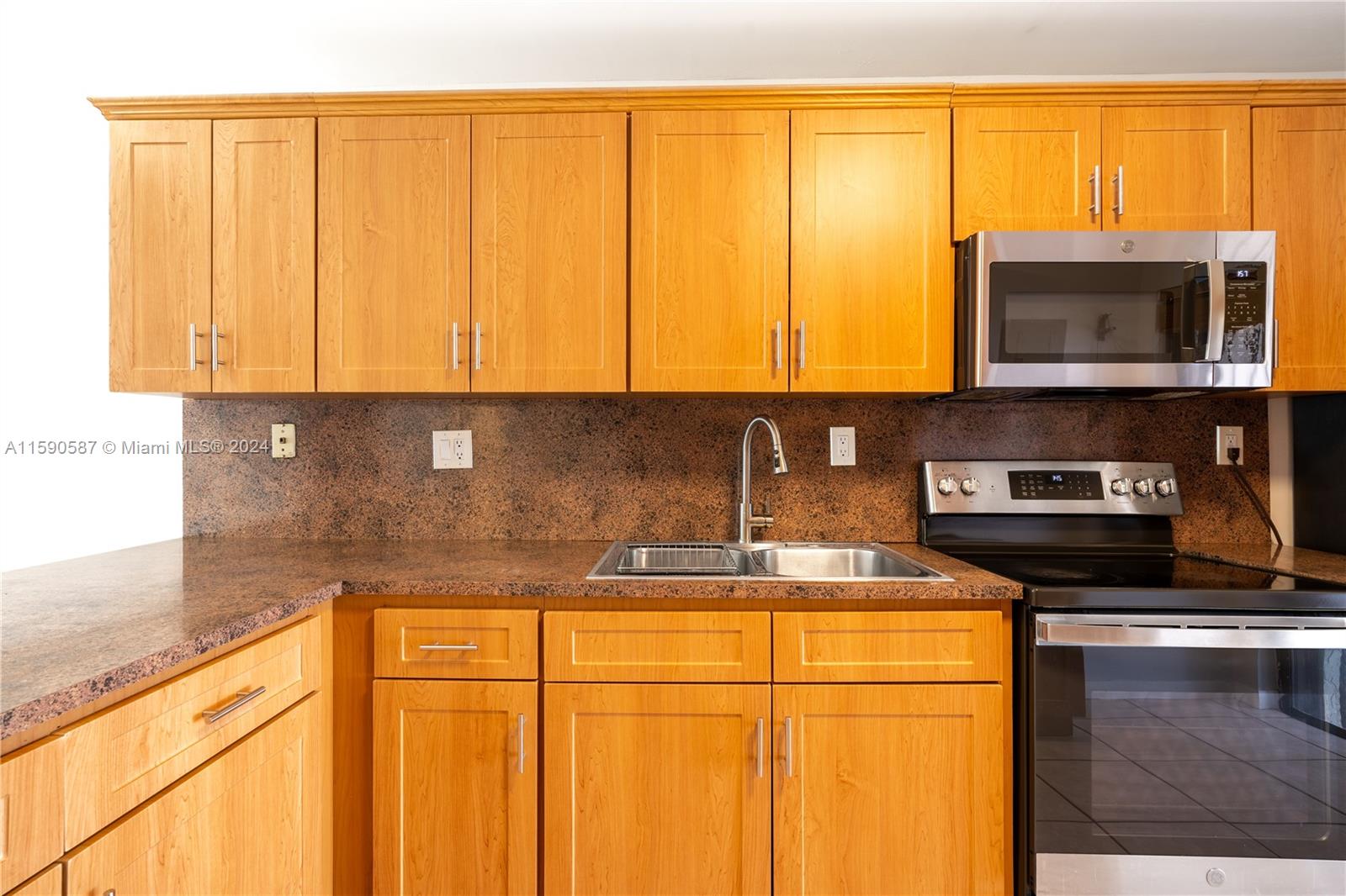 PARK VILLAS TOWNHOUSES SE - Residential Lease