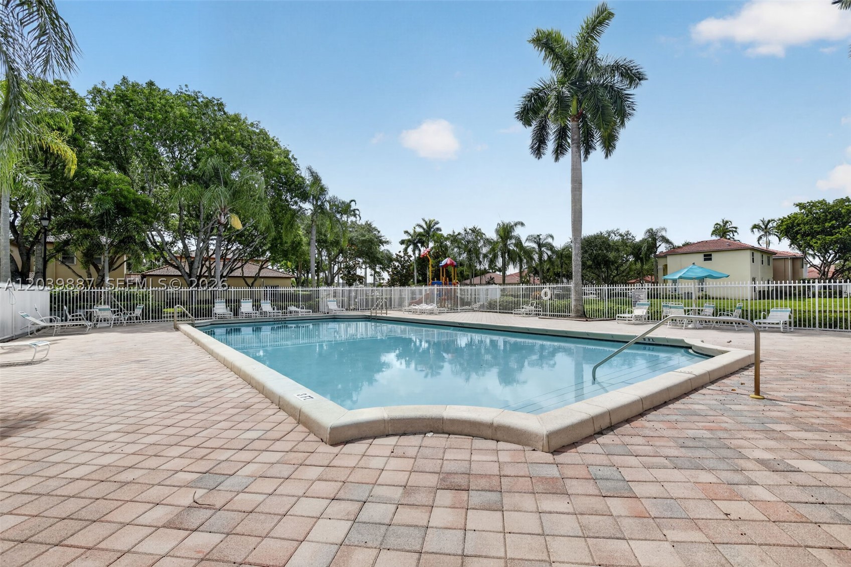 EMERALD COURTS - OPAL CRE - Residential
