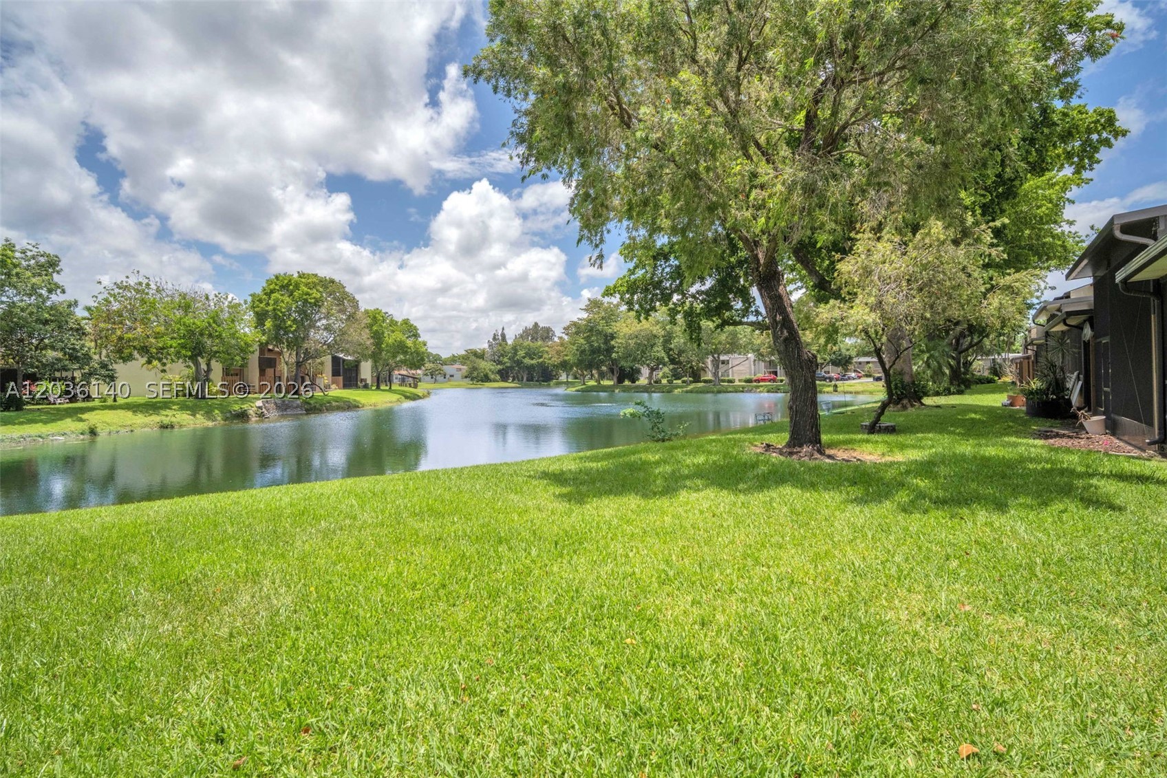 PINE ISLAND LAKES TOWNHOM - Residential