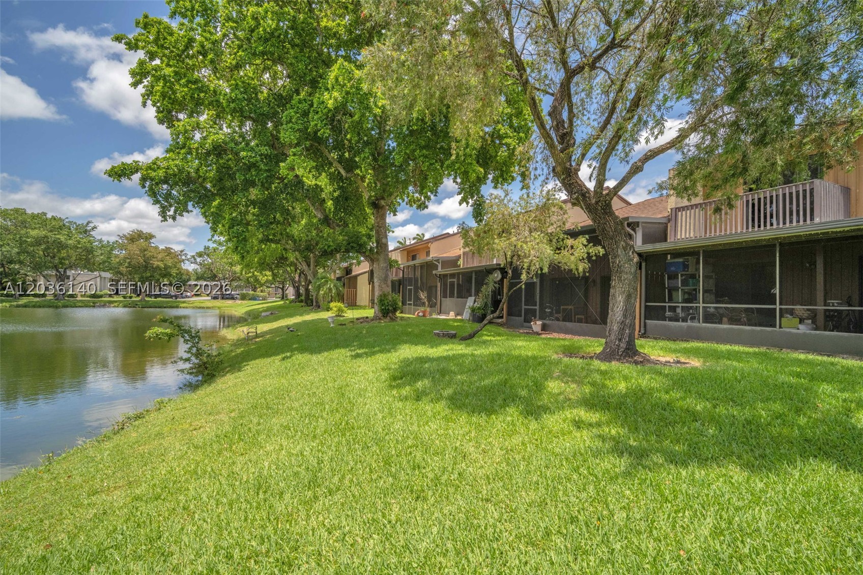 PINE ISLAND LAKES TOWNHOM - Residential