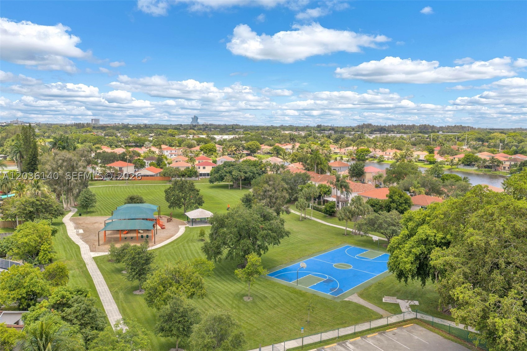 PINE ISLAND LAKES TOWNHOM - Residential