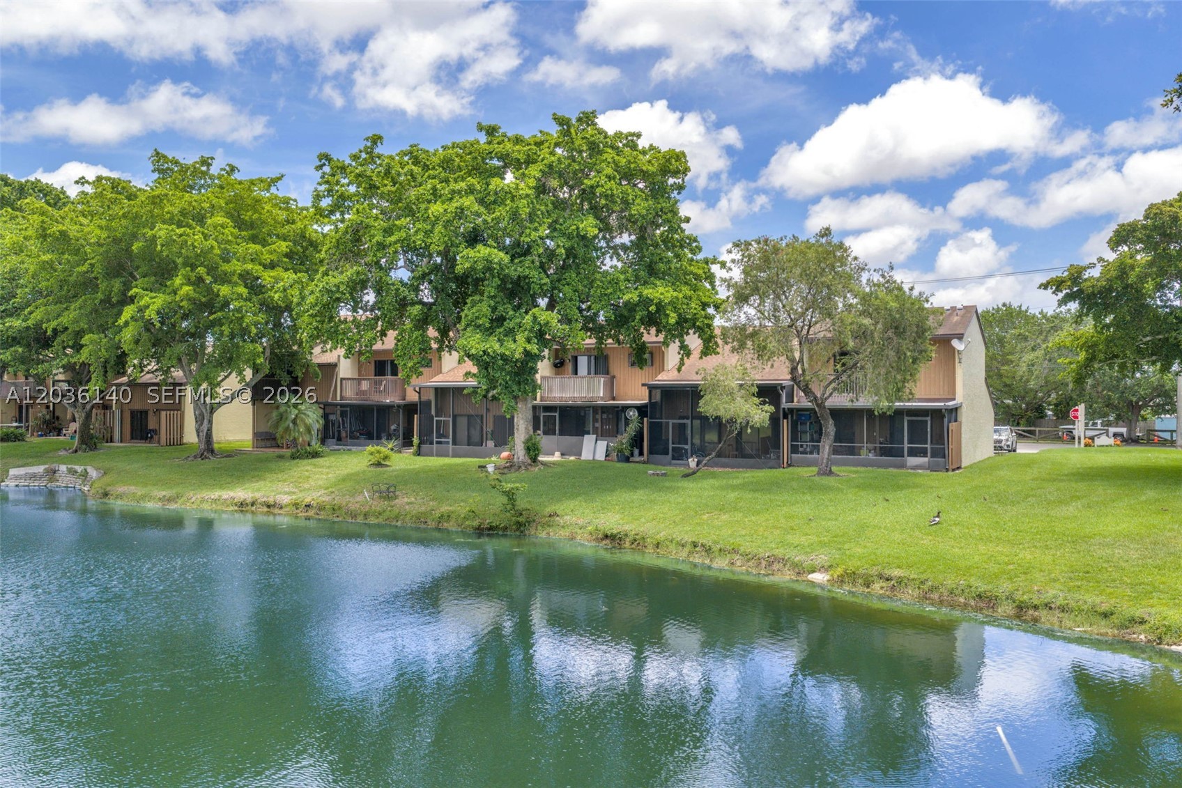 PINE ISLAND LAKES TOWNHOM - Residential