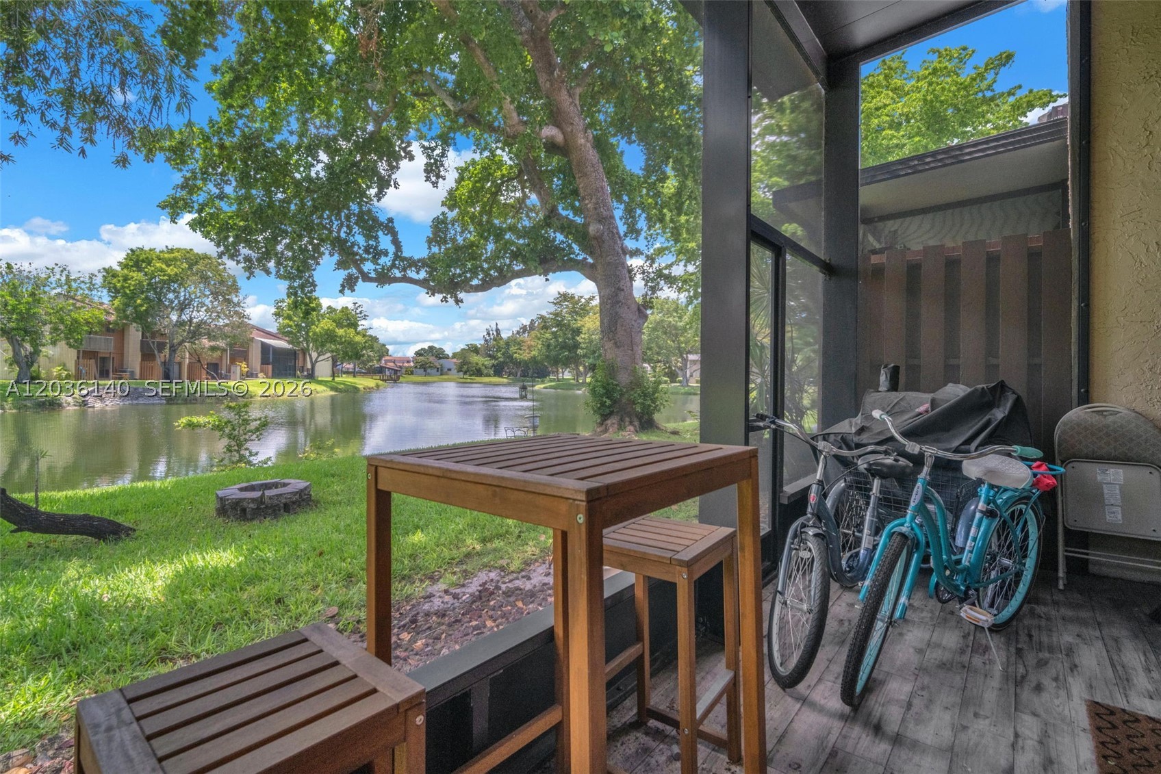 PINE ISLAND LAKES TOWNHOM - Residential