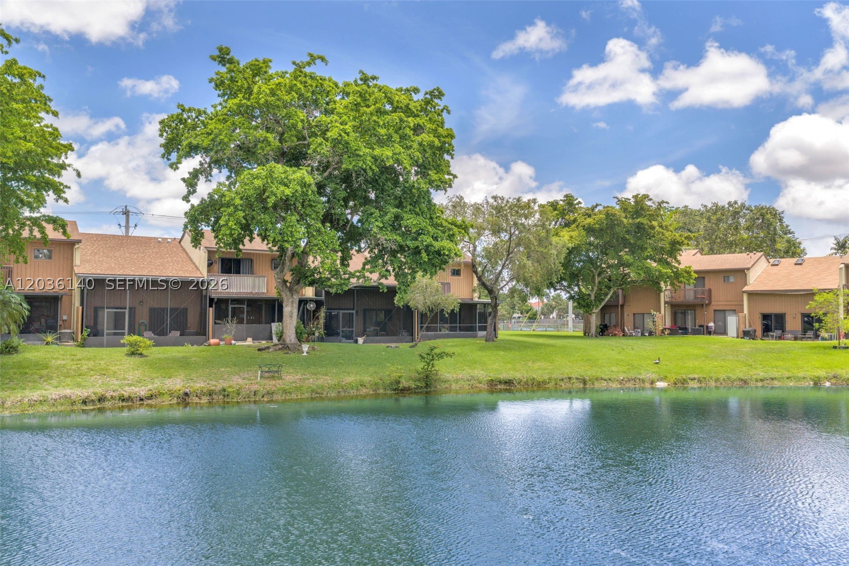 PINE ISLAND LAKES TOWNHOM - Residential