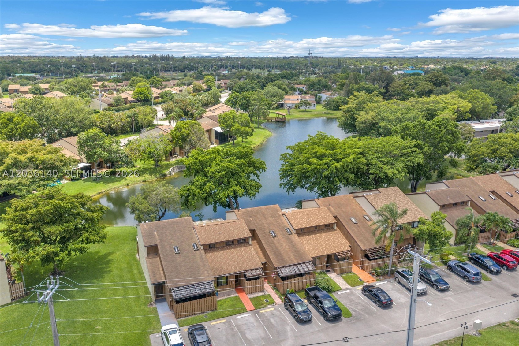 PINE ISLAND LAKES TOWNHOM - Residential