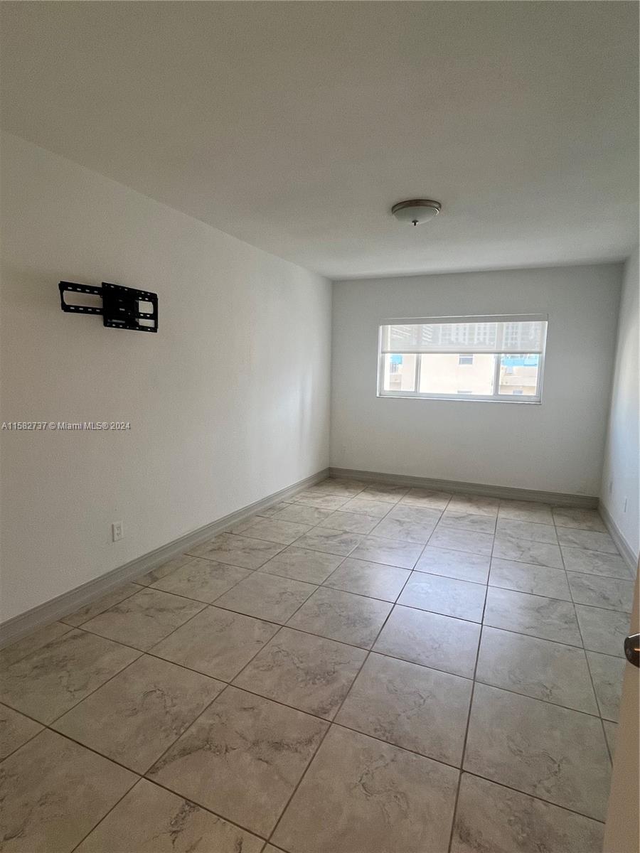 LA PIAZZA NAVONA CONDO - Residential Lease