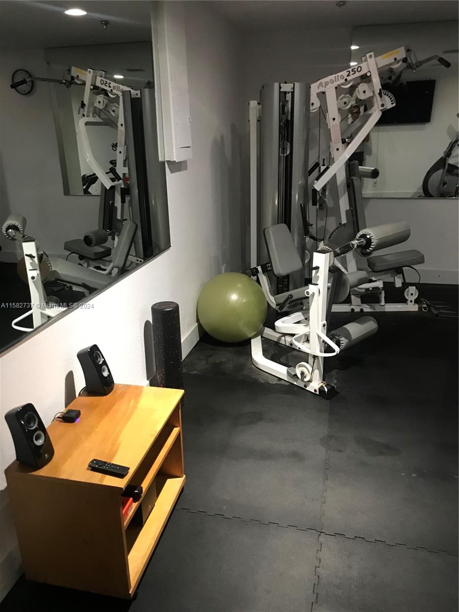 LA PIAZZA NAVONA CONDO - Residential Lease