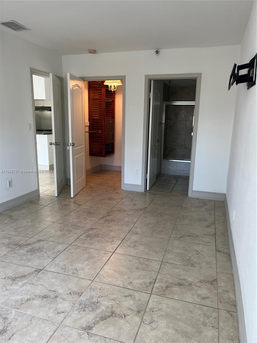 LA PIAZZA NAVONA CONDO - Residential Lease