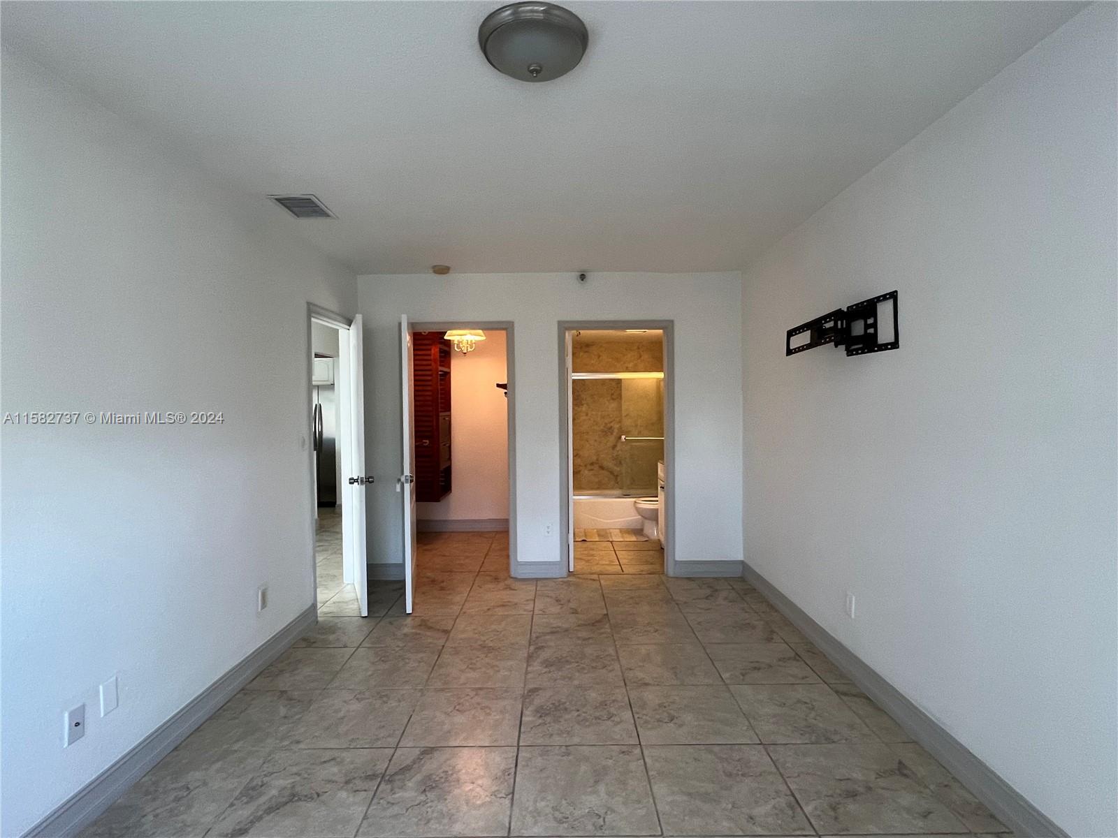 LA PIAZZA NAVONA CONDO - Residential Lease