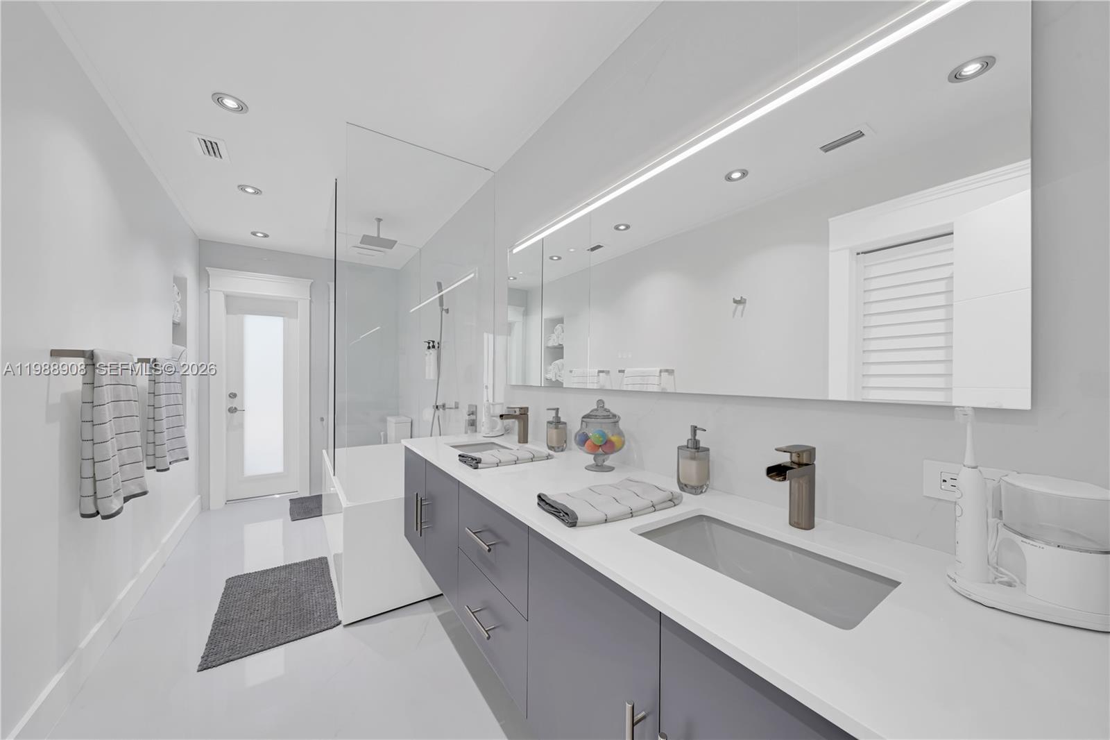 THOUSAND PINES - Residential
