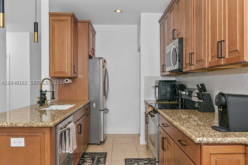 BANYAN OAKRIDGE COMMERICA - Residential