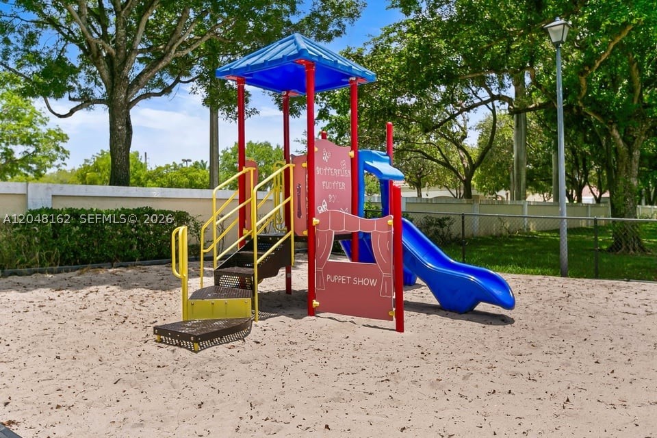 BANYAN OAKRIDGE COMMERICA - Residential