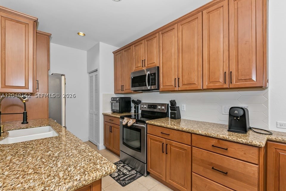 BANYAN OAKRIDGE COMMERICA - Residential