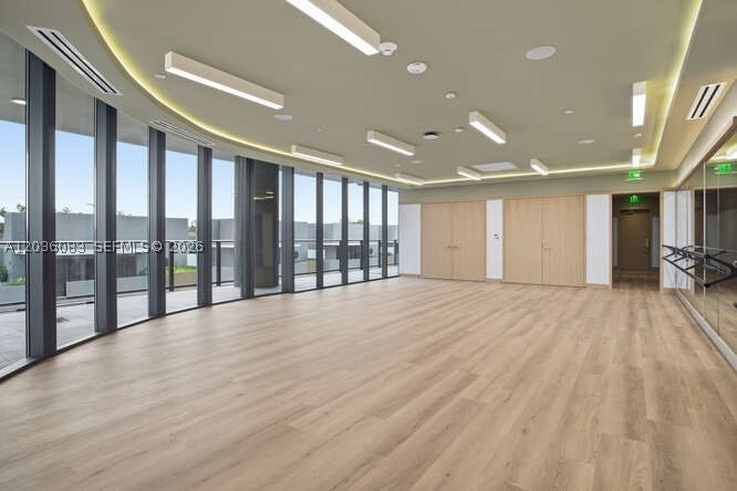 Bayshore Ysabella Condomin - Residential