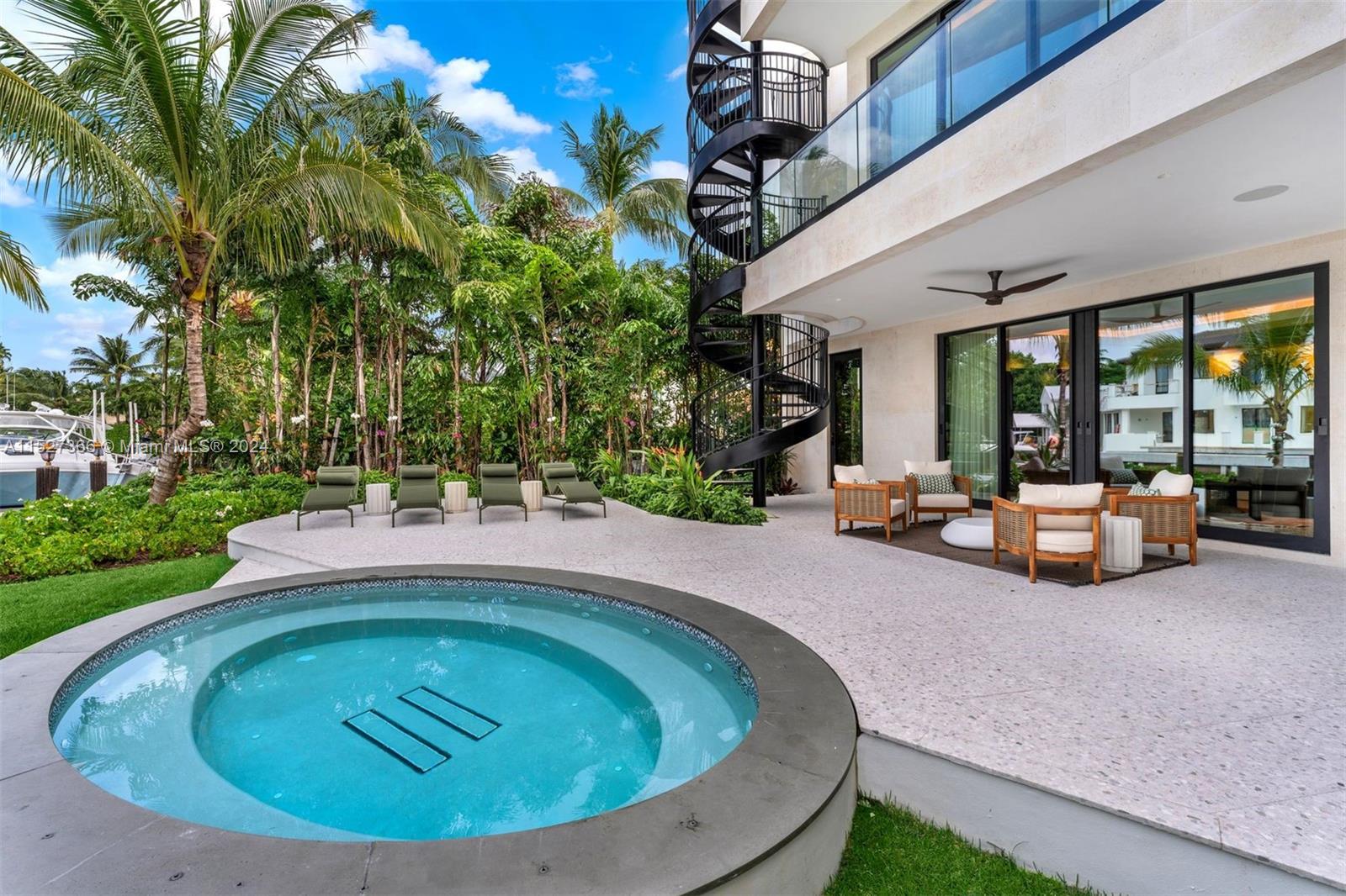 SUNSET LAKE - Residential