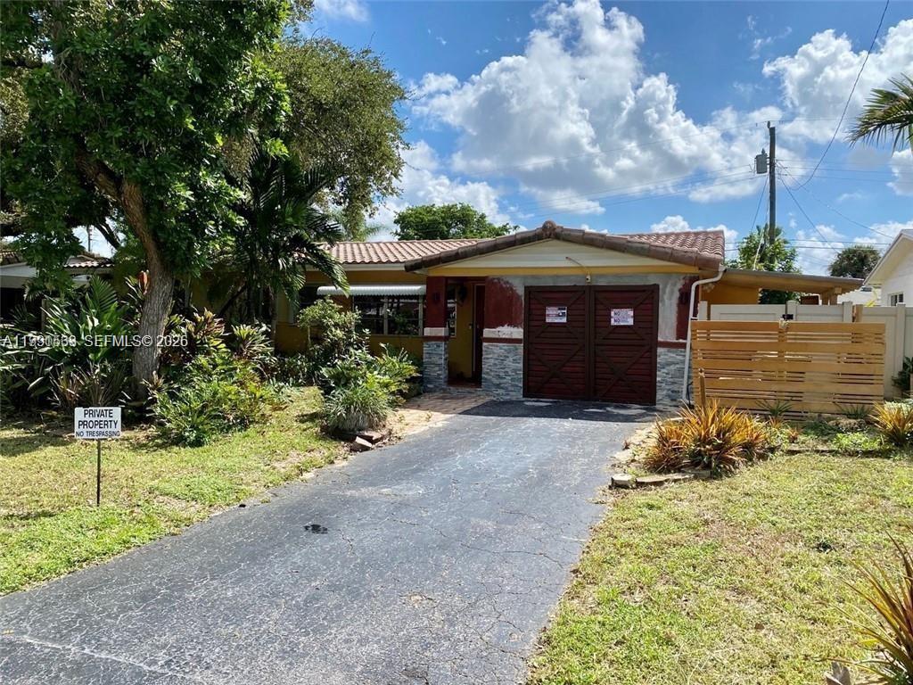TROPICAL MANORS - Residential