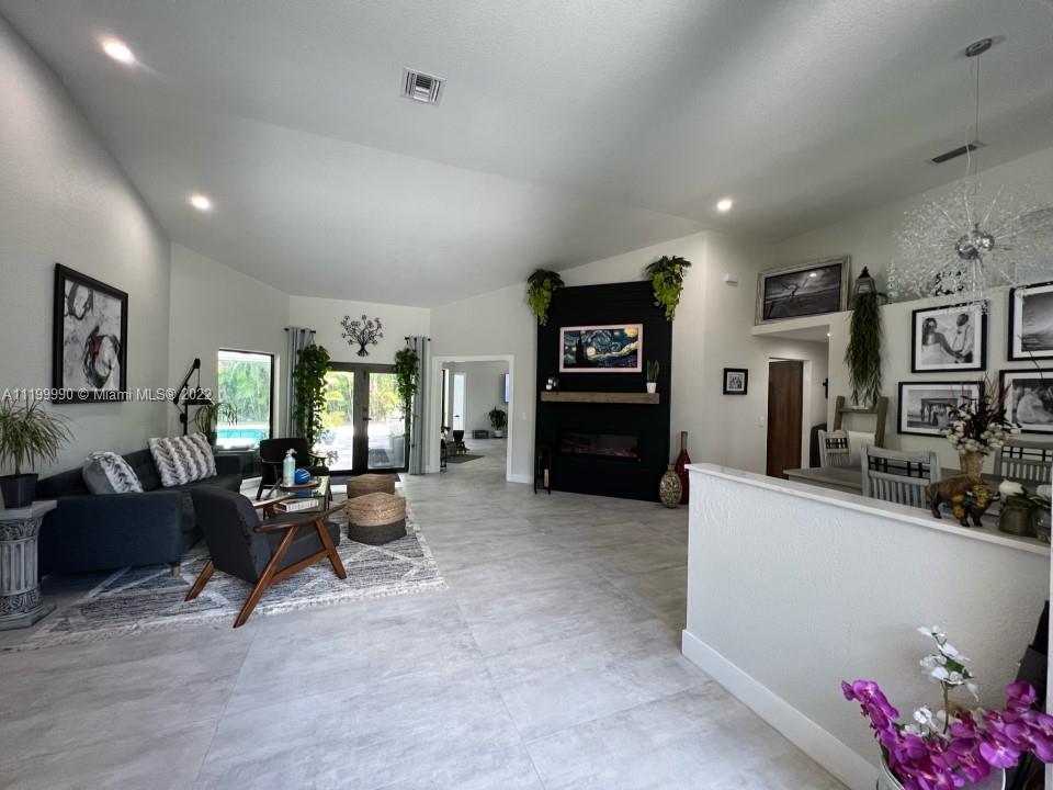 COUNTRY ISLES MANOR HOMES - Residential
