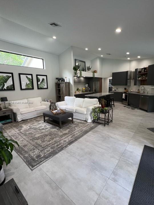 COUNTRY ISLES MANOR HOMES - Residential