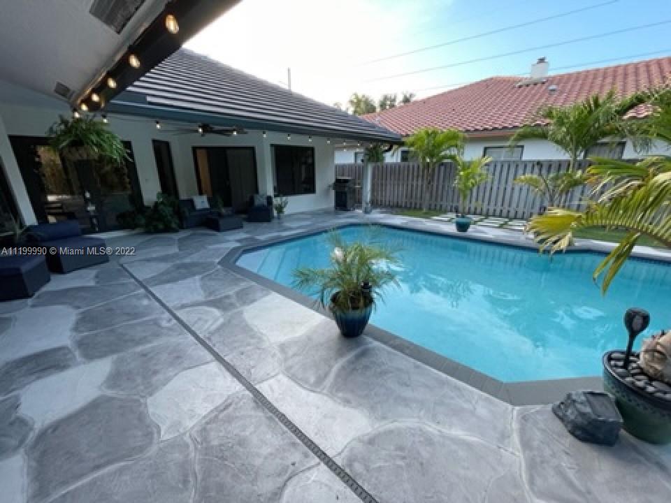 COUNTRY ISLES MANOR HOMES - Residential