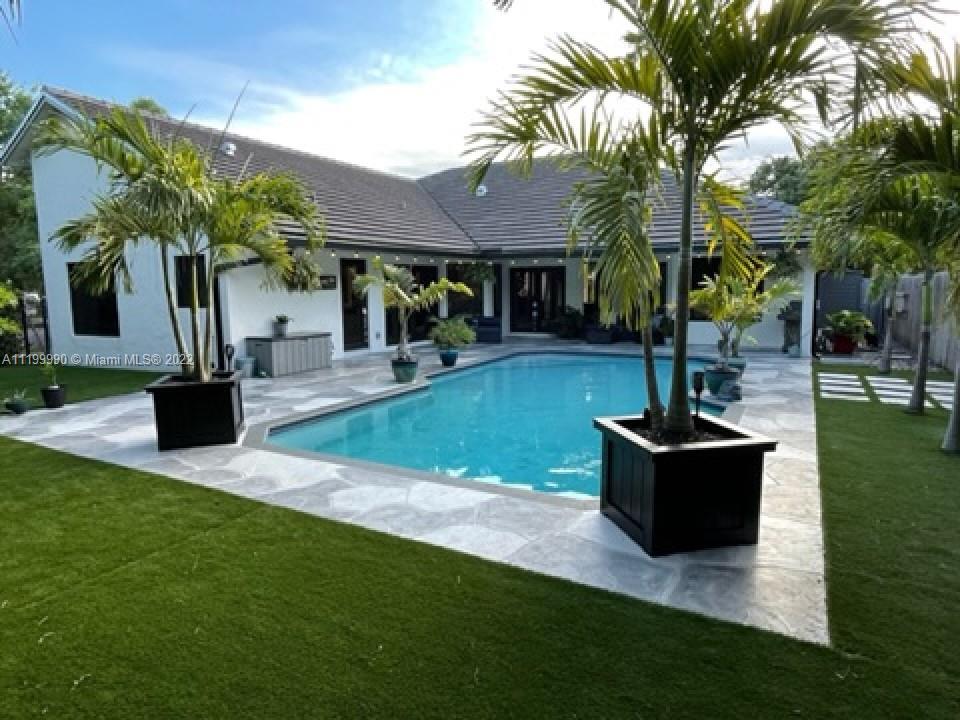 COUNTRY ISLES MANOR HOMES - Residential