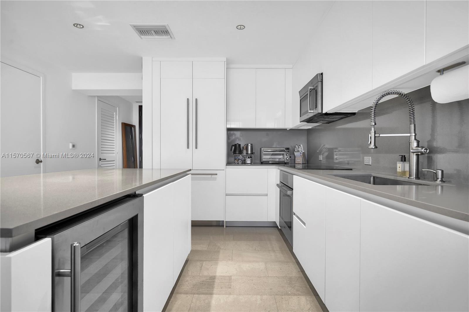REACH CONDO - Residential Lease