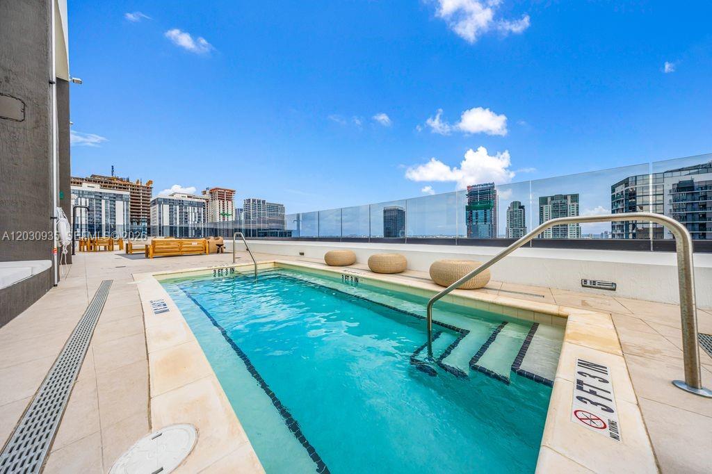 District 225 Miami - Residential