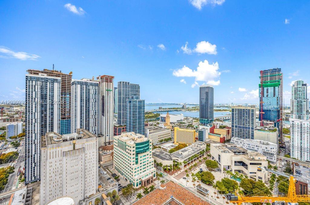 District 225 Miami - Residential