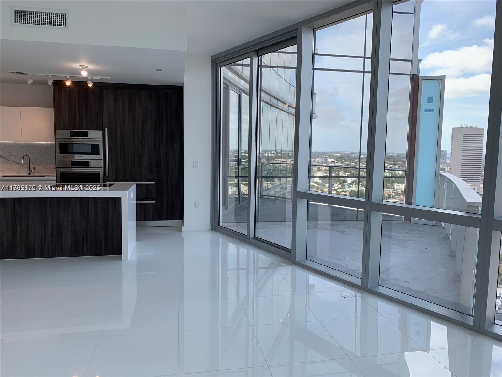 PARAMOUNT MIAMI WORLDCENT - Residential